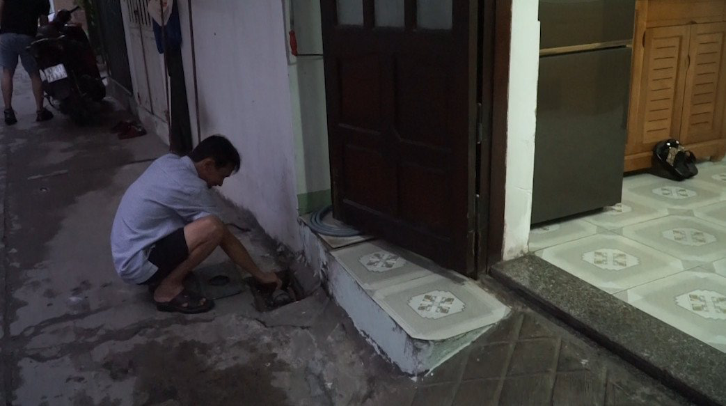 Người dân Đà Nẵng &quot;khát nước&quot; sinh hoạt - Ảnh 1.
