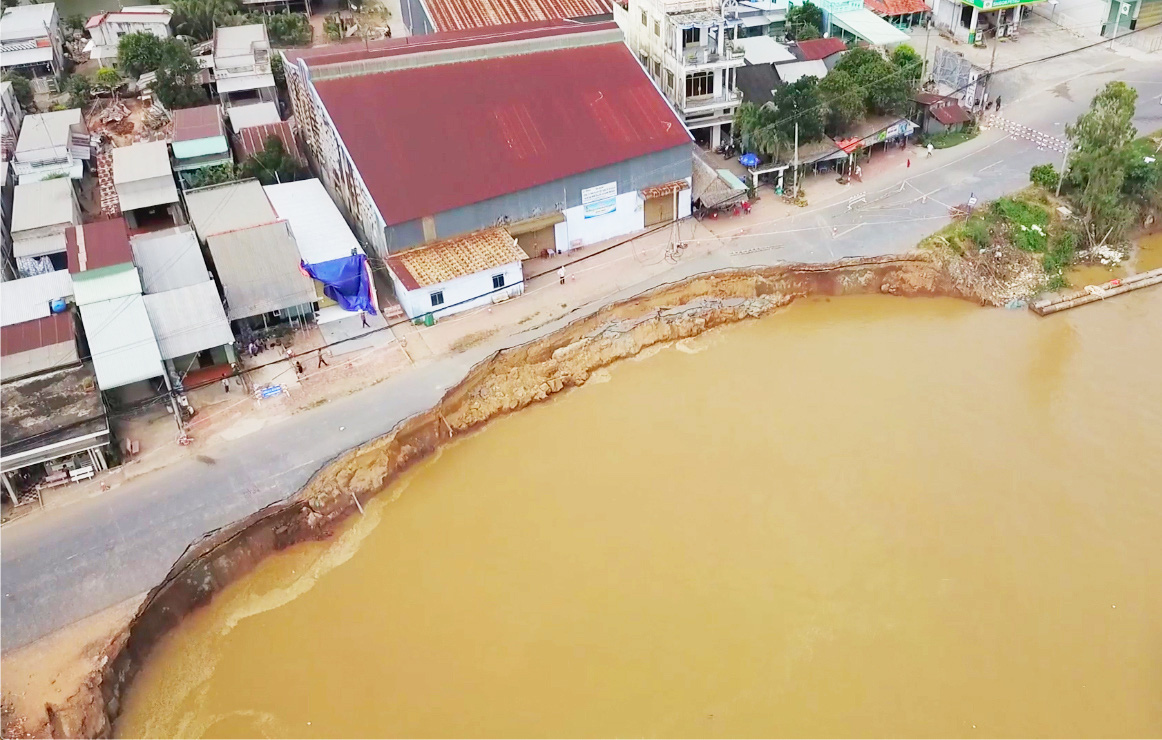 Nguy cơ sạt, lở sẽ lan tỏa khắp nơi    - Ảnh 1.