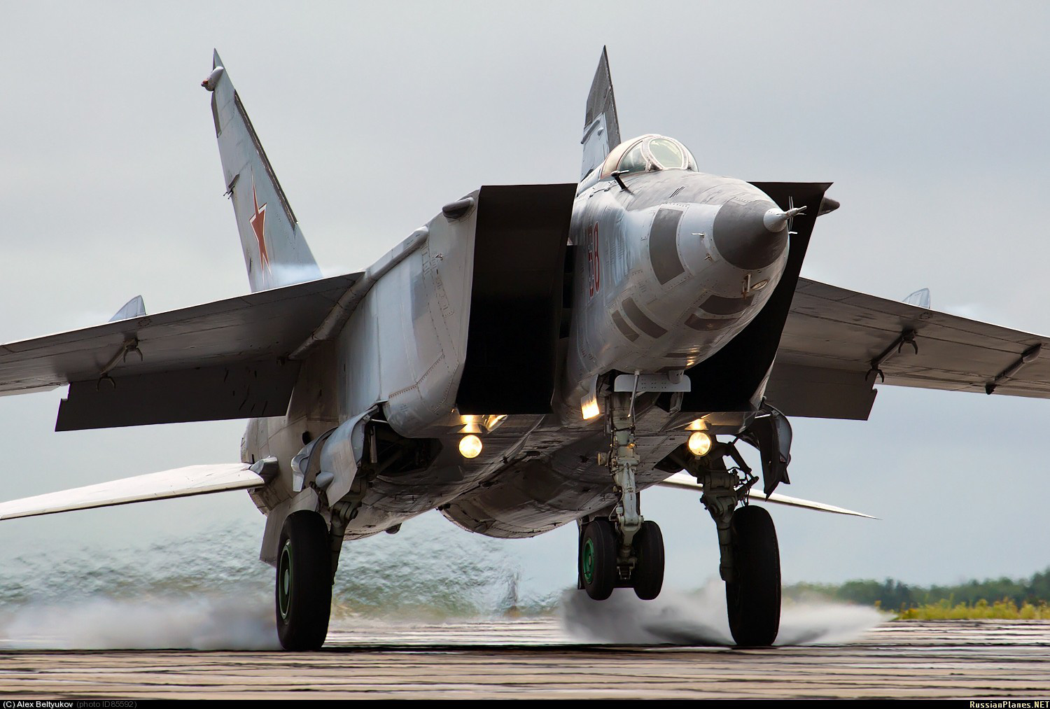 Mệnh danh &quot;Vua Tốc Độ&quot;, chiến đấu cơ MiG-25 Liên Xô nhanh đến mức nào? - Ảnh 1.