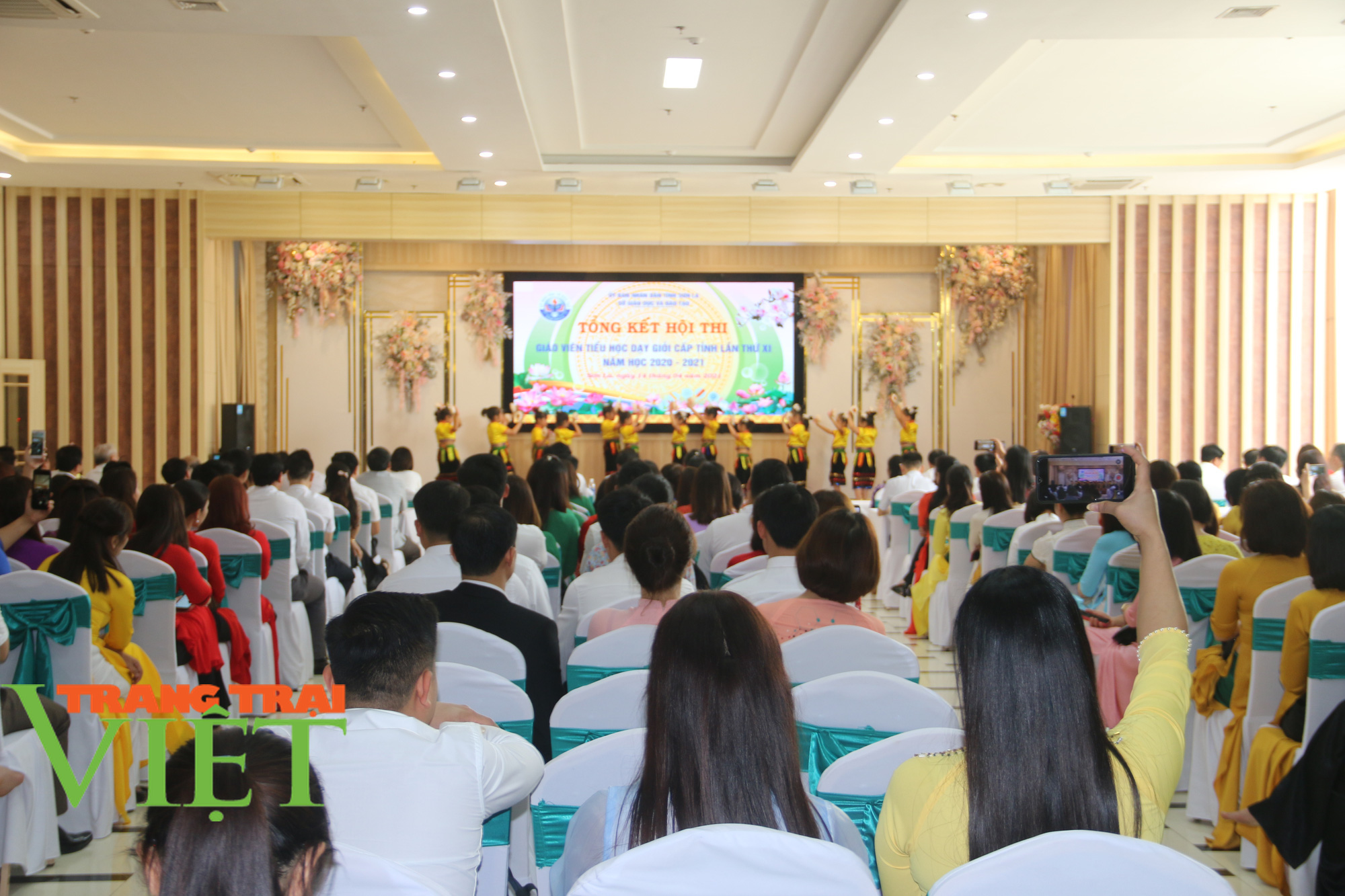 Sơn La: 167 giáo viên tiểu học được công nhận dạy giỏi cấp tỉnh năm học 2020-2021 - Ảnh 1. Sơn La: 167 giáo viên tiểu học được công nhận dạy giỏi cấp tỉnh năm học 2020-2021 - Ảnh 1.