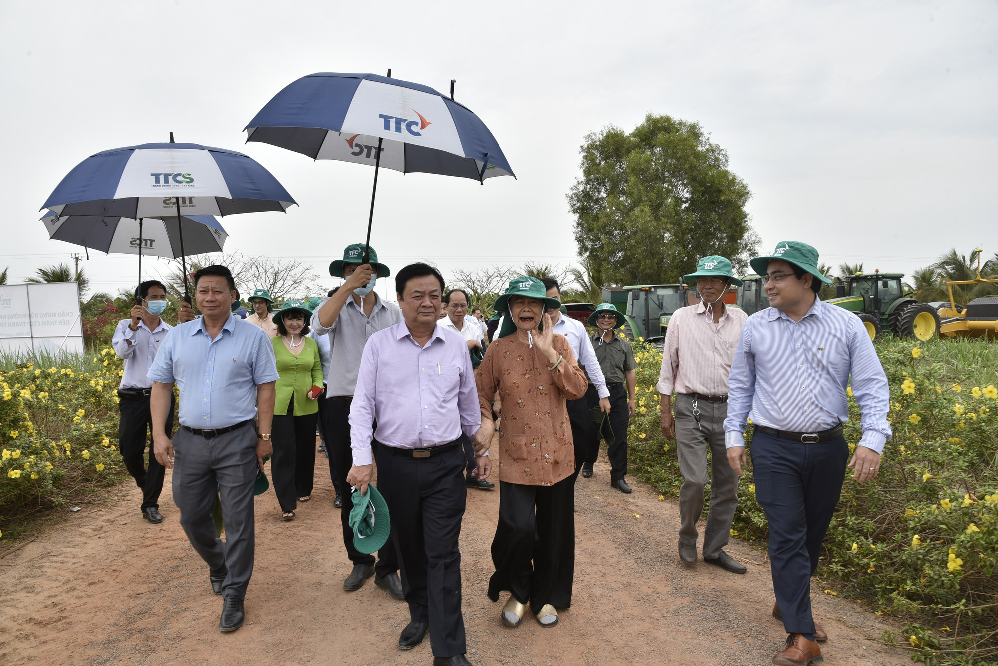 Tân Bộ trưởng Bộ NN&PTNT Lê Minh Hoan đến thăm Nông trường Thành Long tại tỉnh Tây Ninh - Ảnh 1.