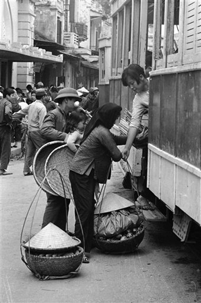 Ảnh để đời những chuyến tàu điện ở Hà Nội năm 1973 - Ảnh 6.