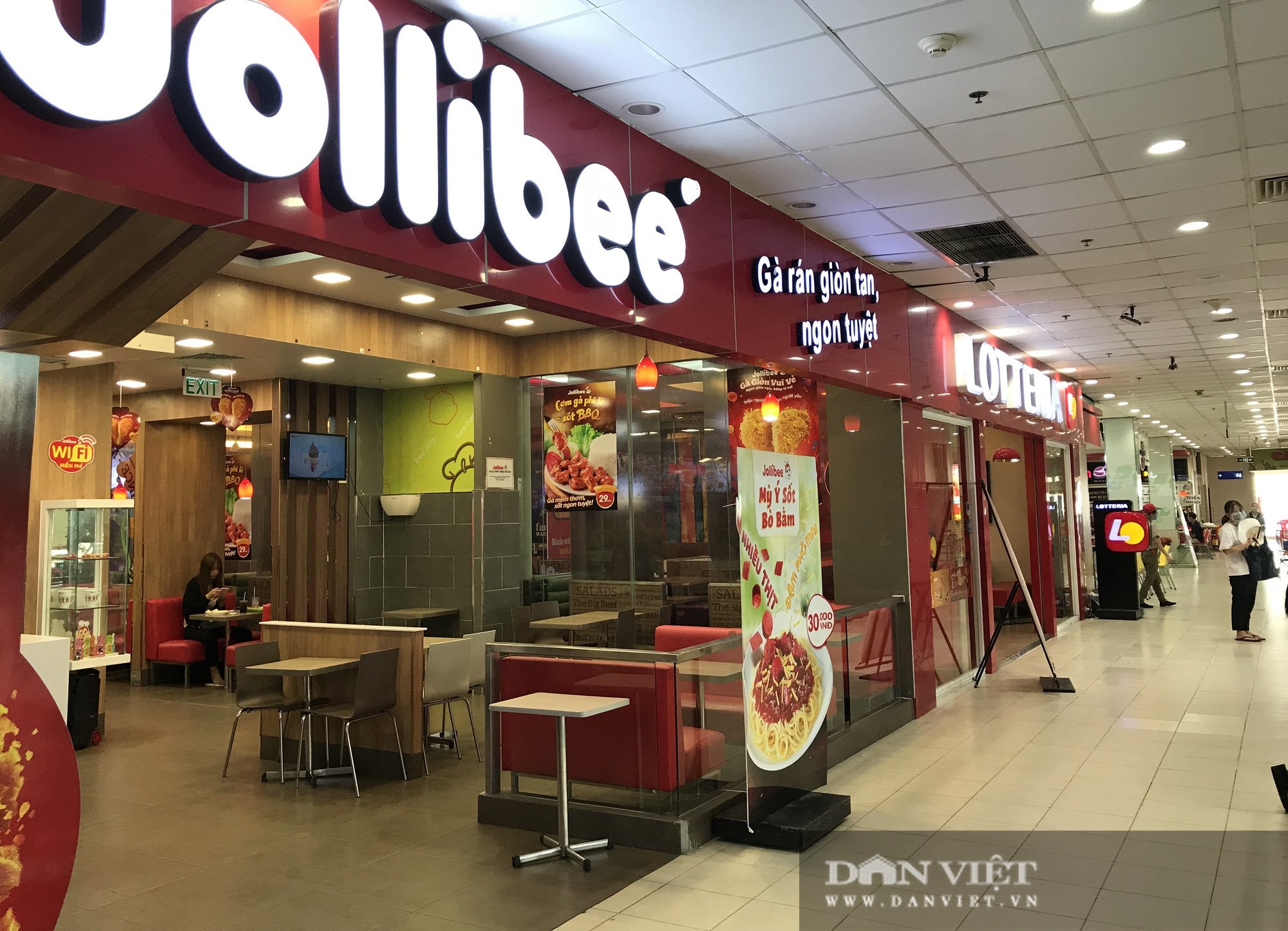 Chen nhau ở ngã tư Sài Gòn, bộ ba Lotteria, KFC, Jolibee đang làm ăn ra sao? - Ảnh 1.