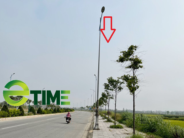 Quảng Ngãi: Nham nhở, dặt dẹo hệ thống điện chiếu sáng ở tuyến đường 729 tỷ đồng - Ảnh 1. Quảng Ngãi: Nham nhở, dặt dẹo hệ thống điện chiếu sáng ở tuyến đường 729 tỷ đồng - Ảnh 1.