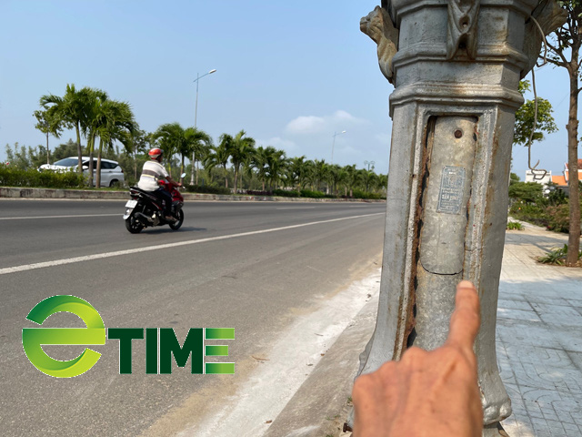 Quảng Ngãi: Nham nhở, dặt dẹo hệ thống điện chiếu sáng ở tuyến đường 729 tỷ đồng - Ảnh 4. Quảng Ngãi: Nham nhở, dặt dẹo hệ thống điện chiếu sáng ở tuyến đường 729 tỷ đồng - Ảnh 4.
