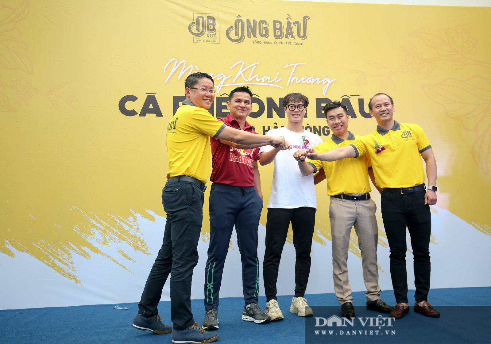 Công Phượng, Xuân Trường đến chúc mừng Văn Toàn làm &quot;chủ tịch&quot; - Ảnh 3.
