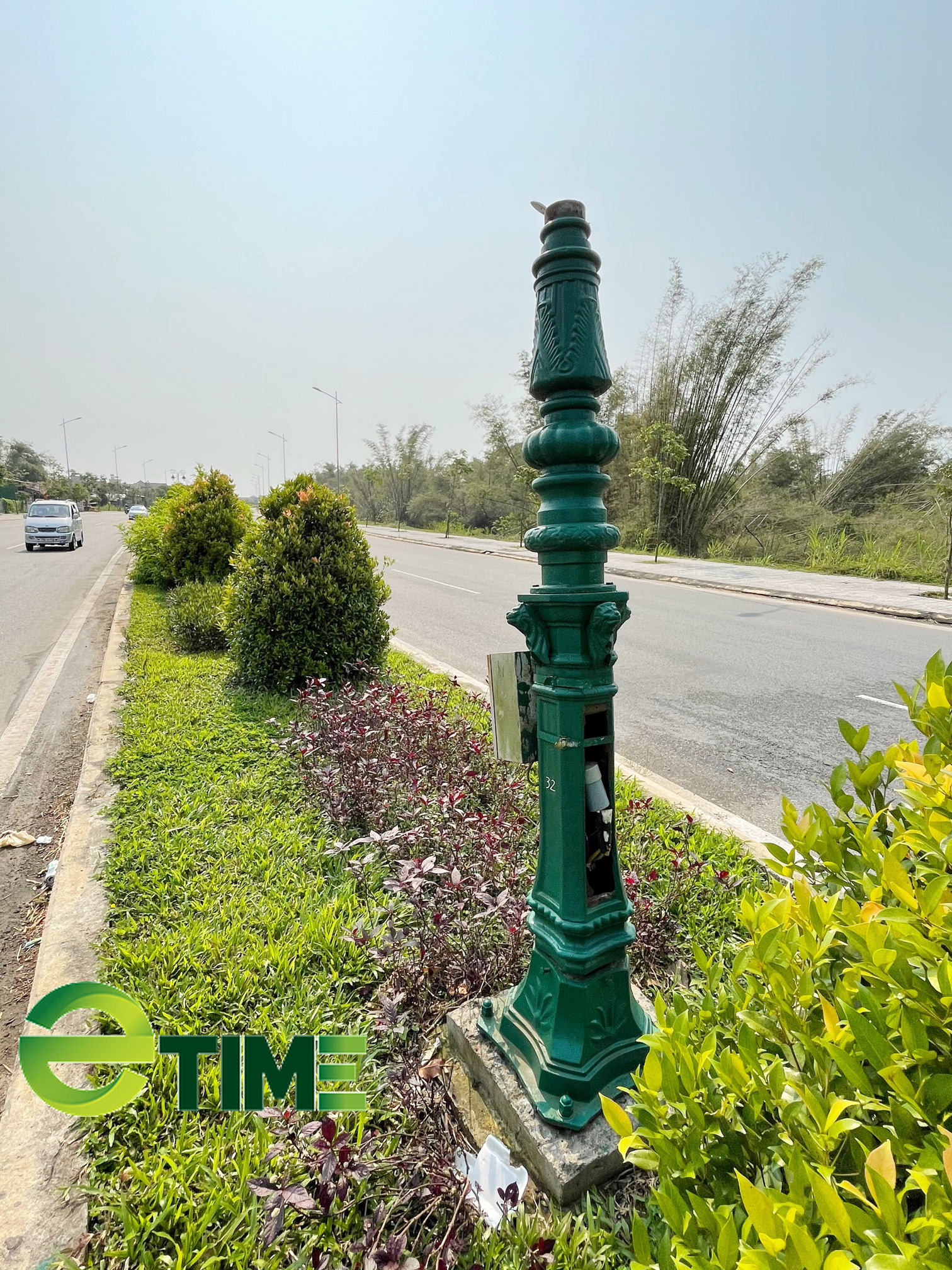 Quảng Ngãi: Chủ tịch tỉnh chỉ đạo vụ đèn chiếu sáng bị dị tật tuyến đường 729 tỷ - Ảnh 2. Quảng Ngãi: Chủ tịch tỉnh chỉ đạo vụ đèn chiếu sáng bị dị tật tuyến đường 729 tỷ - Ảnh 2.