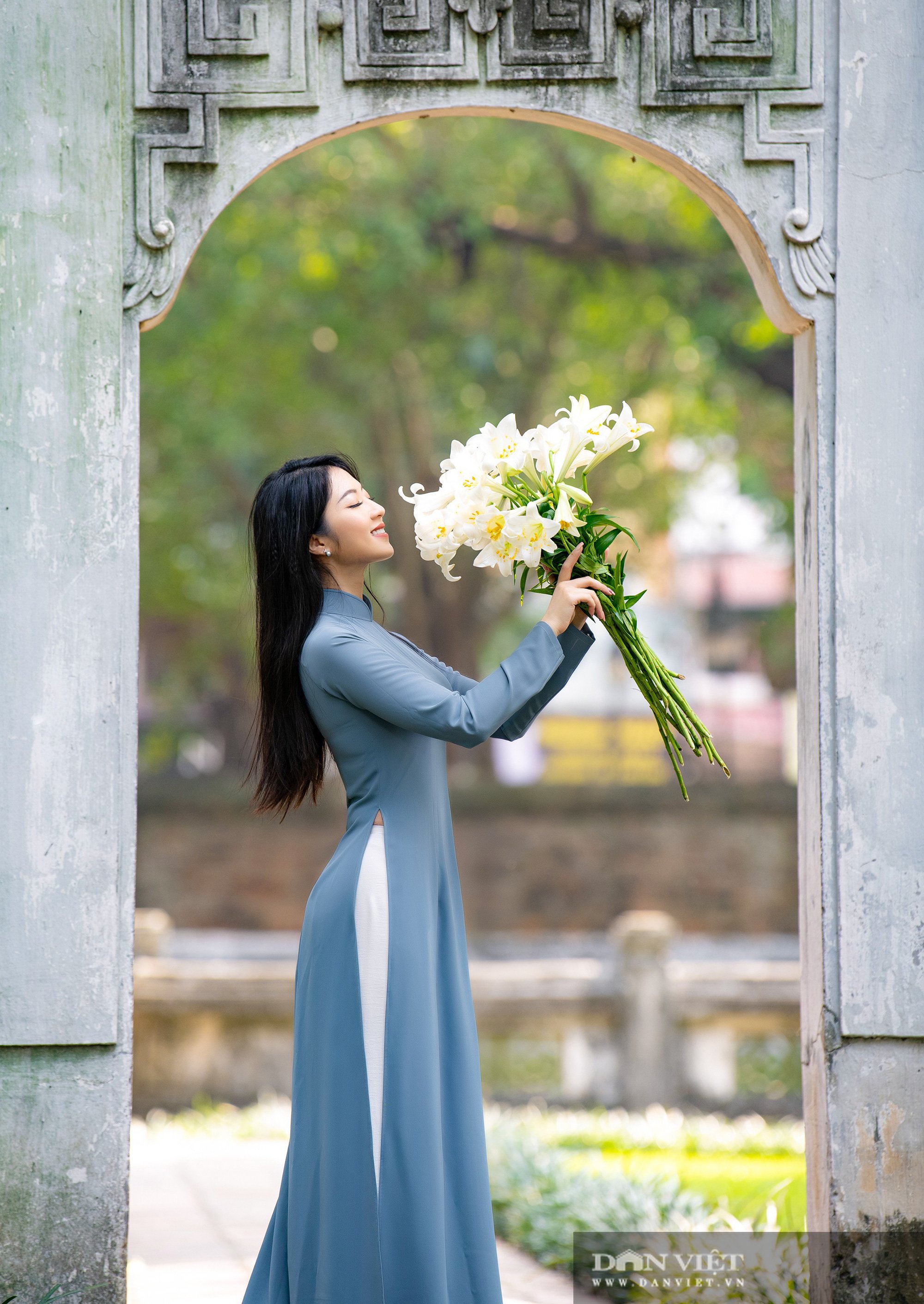Ngắm thiếu nữ Hà thành dịu dàng bên sắc hoa loa kèn - Ảnh 6.