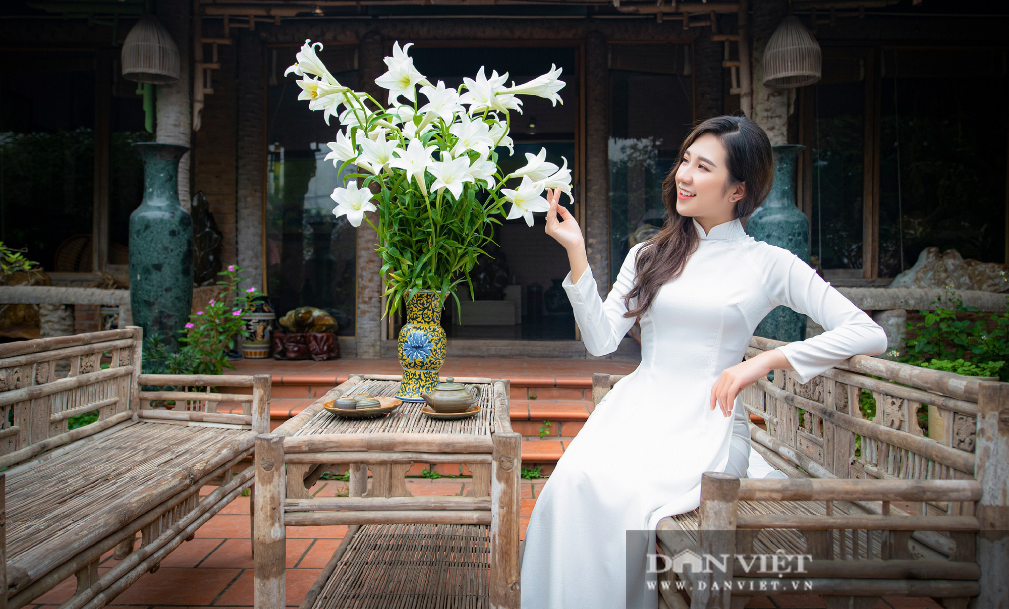 Ngắm thiếu nữ Hà thành dịu dàng bên sắc hoa loa kèn - Ảnh 12.