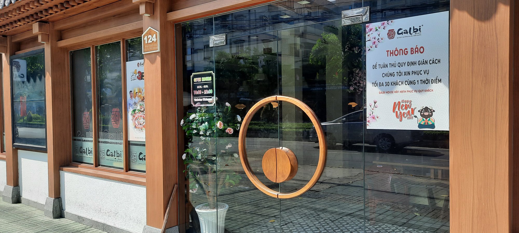 TP.HCM: Hàng quán lại thi nhau đóng cửa vì dịch Covid-19  - Ảnh 8.