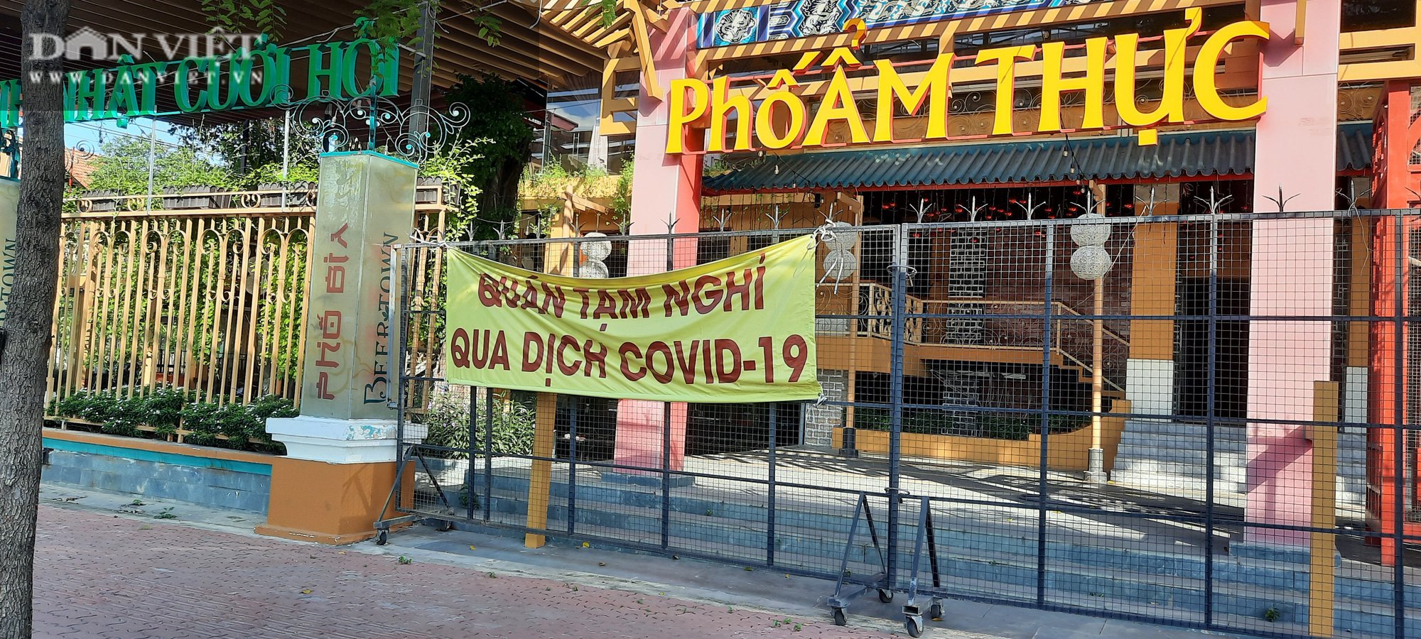 TP.HCM: Hàng quán lại thi nhau đóng cửa vì dịch Covid-19  - Ảnh 1.