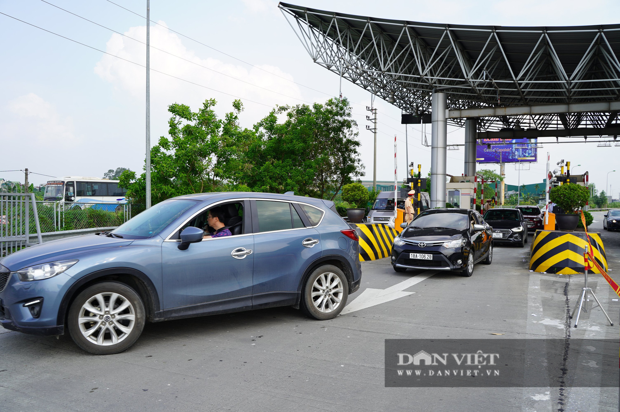 Giao thông ùn tắc từ trưa đến chiều tối tại cửa ngõ Hà  Nội  - Ảnh 6.