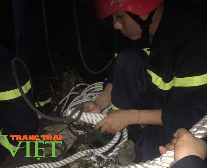 Nóng: Một người đàn ông bị ong đốt tử vong, treo lơ lửng ở trên vách đá - Ảnh 2. Nóng: Một người đàn ông bị ong đốt tử vong, treo lơ lửng ở trên vách đá - Ảnh 2.