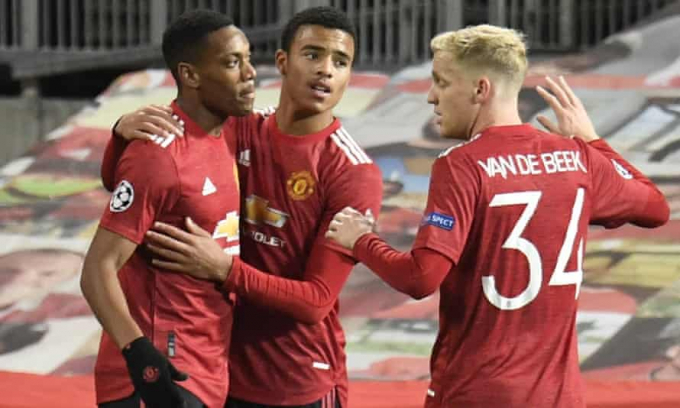 Được tỉ phú Ả Rập Xê-út hậu thuẫn, Newcastle muốn &quot;hút máu&quot; M.U - Ảnh 1.
