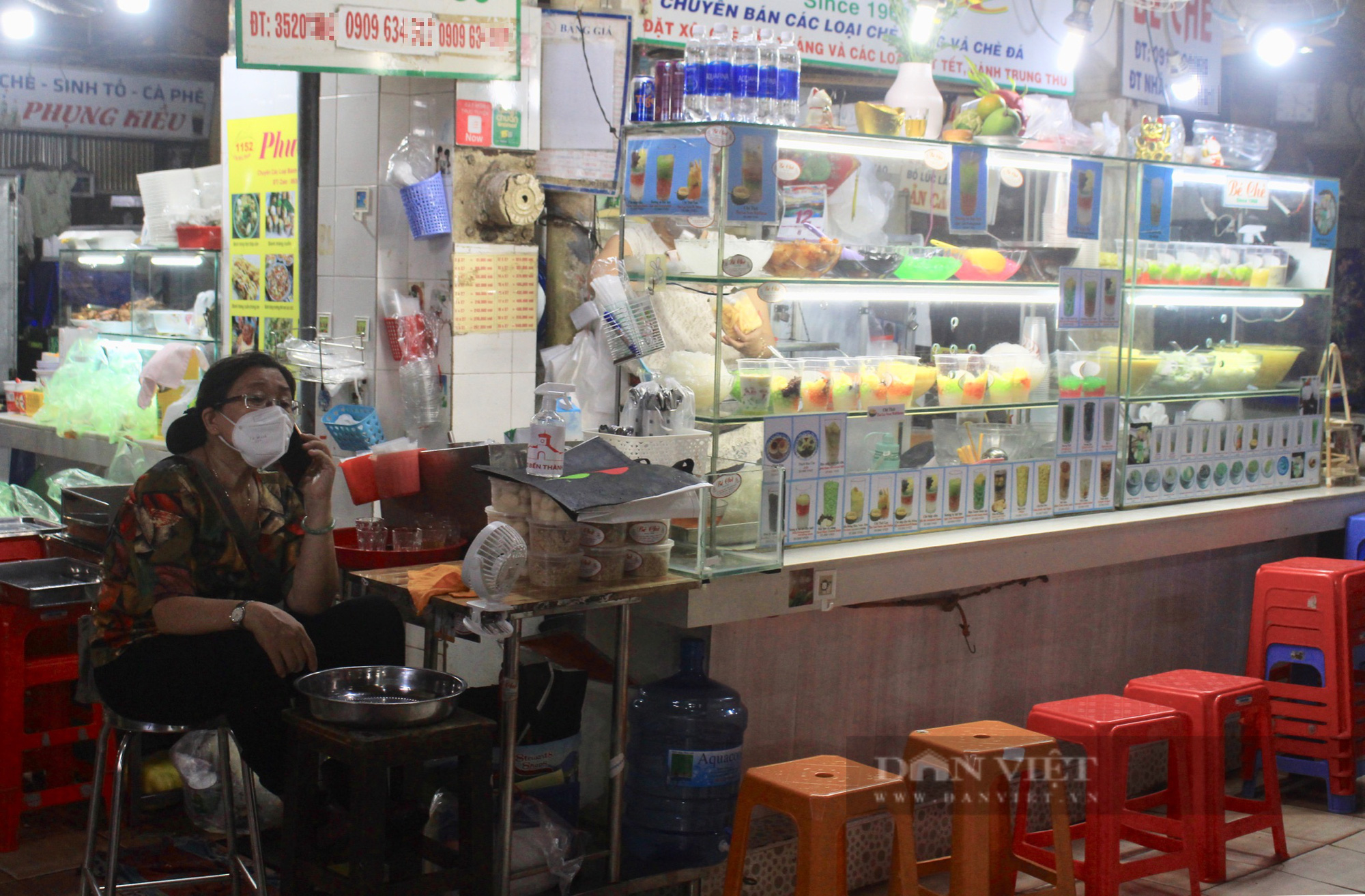 Tâm sự nghẹn lòng của bà chủ quán chè hơn nửa thế kỷ ở chợ Bến Thành - Ảnh 1.