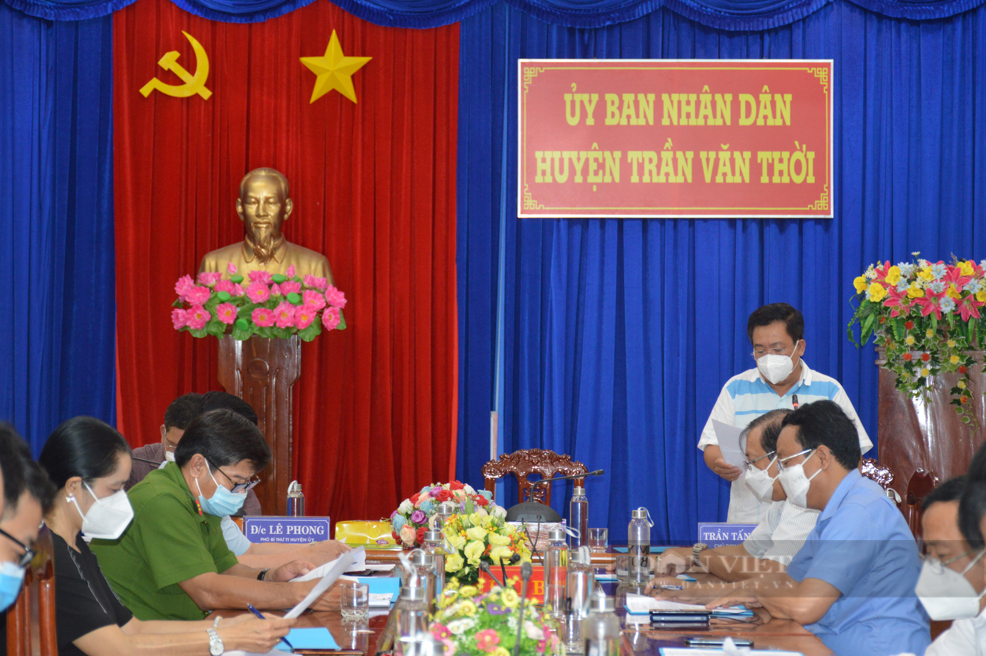 Chủ tịch UBND huyện nói về lý do không cách ly dài ngày mà tiêu hủy 15 con chó - Ảnh 2.