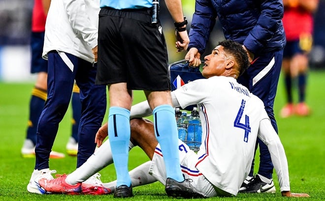 Varane vắng ít nhất 1 trận ở M.U. Ảnh: Goal