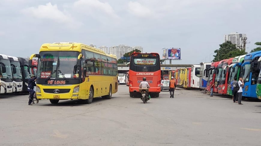 Điều kiện đi xe khách, taxi, tàu hỏa khi vận tải hành khách đường bộ được hoạt động từ 13-10 - Ảnh 1.