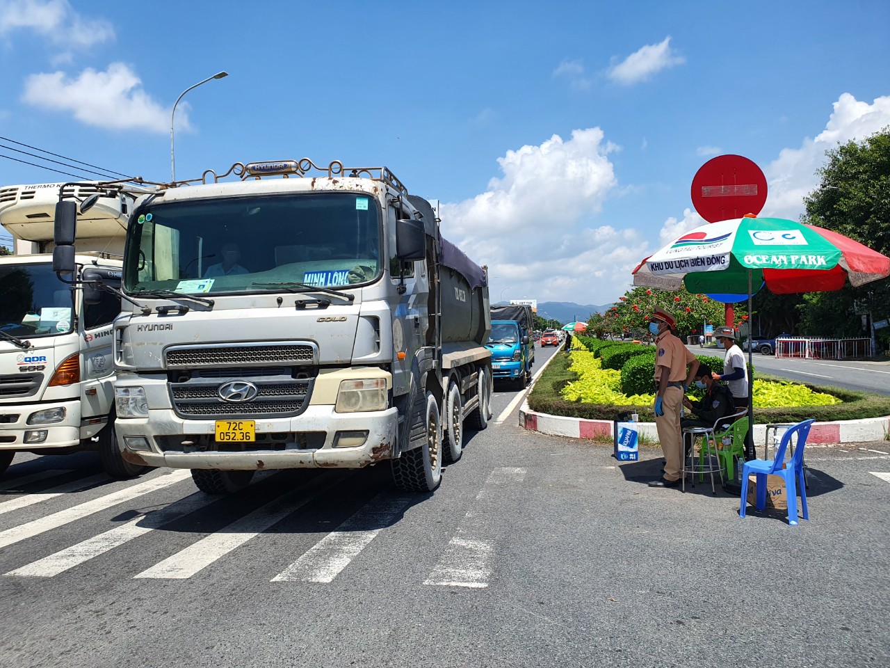 Bà Rịa – Vũng Tàu cho phép tắm biển trở lại, người vào tỉnh không cần trình xét nghiệm, vẫn phải “báo” với địa phương - Ảnh 2.