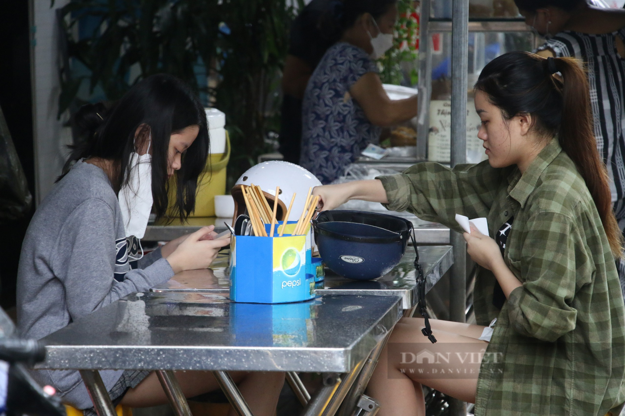 Đà Nẵng: Nhiều hàng quán chưa mặn mà với quét mã QR - Ảnh 3.