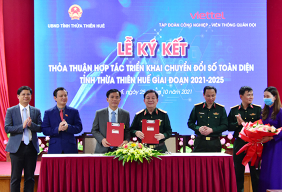 TT-Huế và Tập đoàn Viettel ký kết hợp tác chuyển đổi số toàn diện  - Ảnh 1.