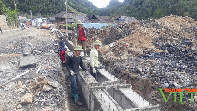 Lai Châu: Đẩy nhanh tiến độ thi công dự án đường thị xã Lai Châu đi thị trấn Sìn Hồ - Ảnh 2.