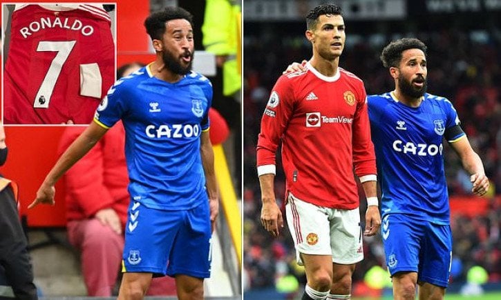 Đối thủ nài nỉ Ronaldo đổi áo đấu tới 3, 4 lần và cái kết - Ảnh 1.