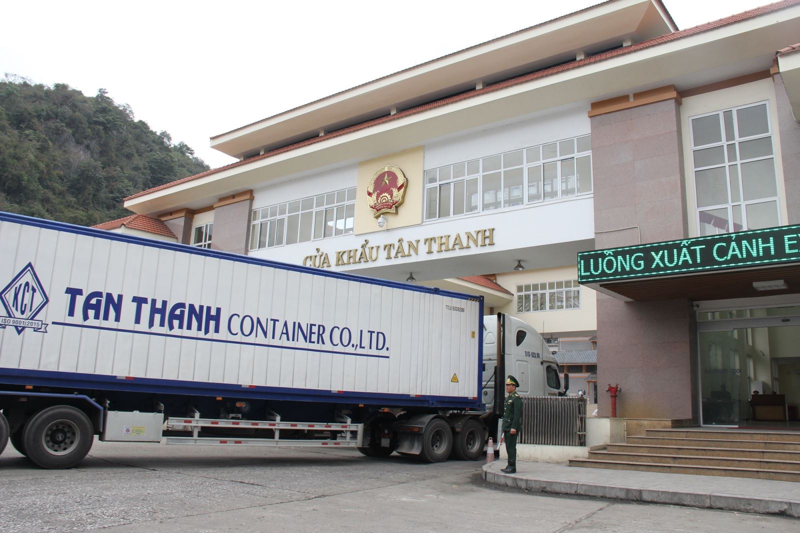 Nông sản Việt tìm cách vượt khó  - Ảnh 1.