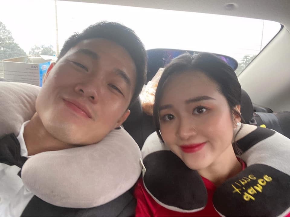 Dàn WAGs xinh đẹp cổ vũ ĐT Việt Nam đánh bại Trung Quốc - Ảnh 7.