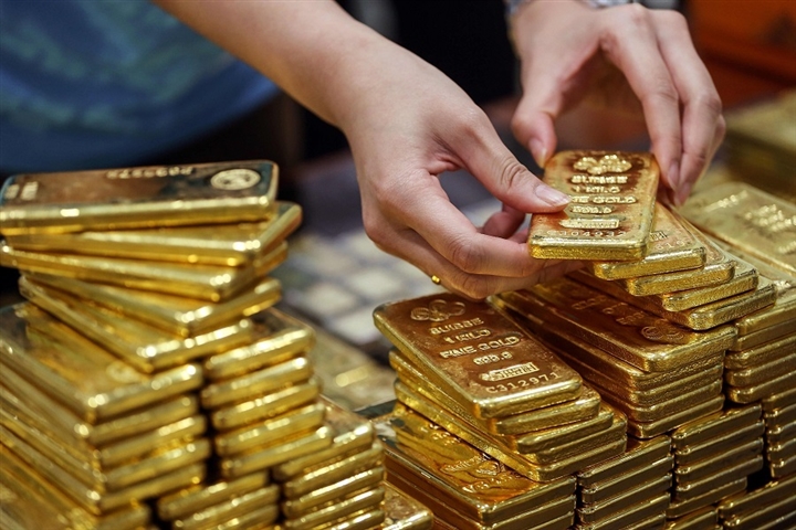 Giá vàng hôm nay 8/10  quay đầu giảm, USD suy yếu - Ảnh 1.