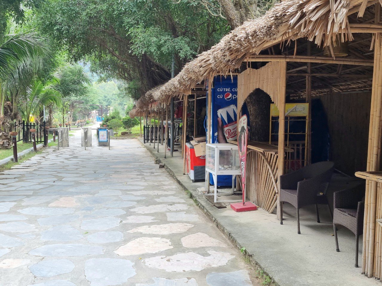 Ninh Bình: Các khu, điểm du lịch đìu hưu khách tham quan sau ngày đầu mở cửa - Ảnh 6.