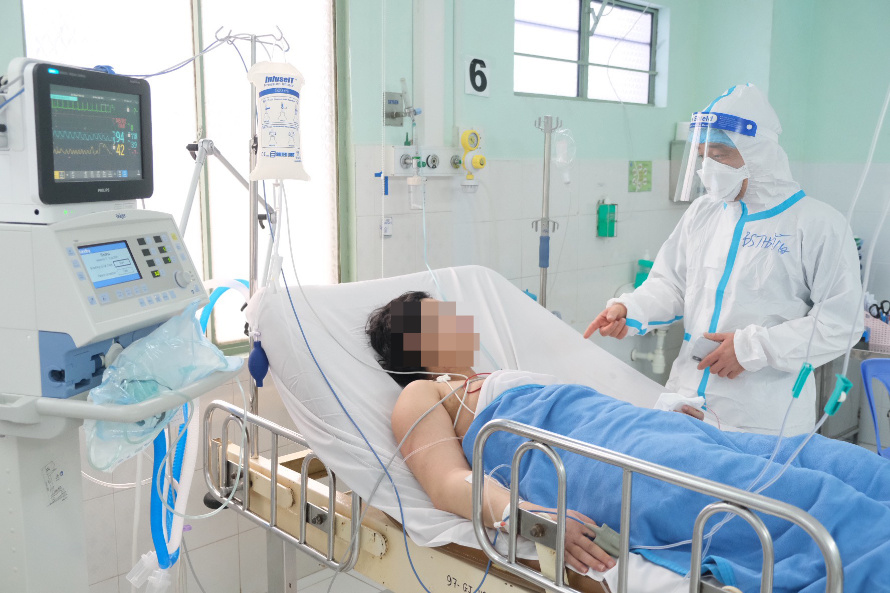 Không tiêm vaccine, người mẹ mang song thai nguy kịch khi nhiễm Covid-19 - Ảnh 1.
