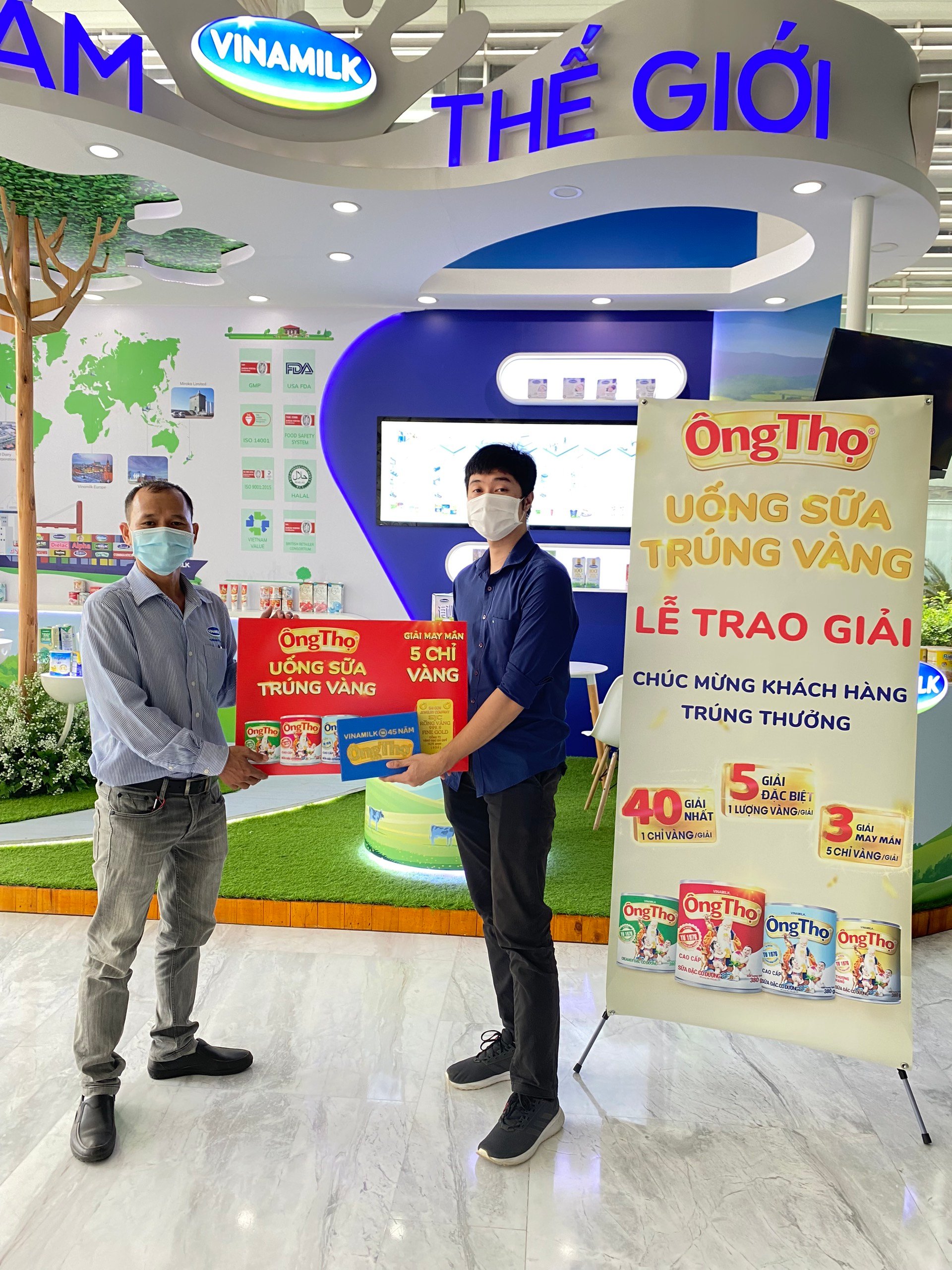 Người tiêu dùng nhân đôi niềm vui khi bất ngờ trúng 1 lượng vàng từ chương trình “Uống sữa Ông Thọ, trúng vàng” - Ảnh 4.