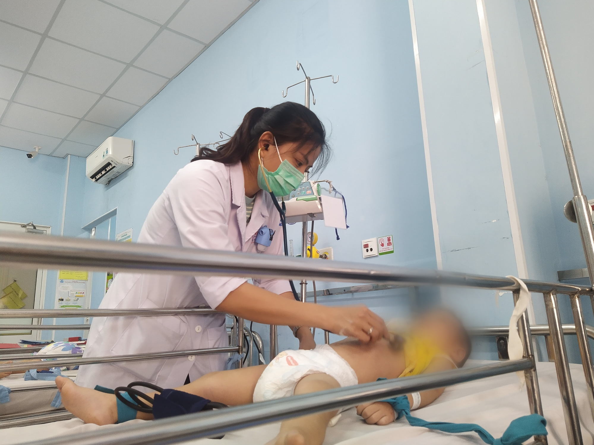 Hiểu lầm về kháng sinh trong đại dịch: Nguy cơ khiến bệnh Covid-19 nghiêm trọng hơn - Ảnh 1.
