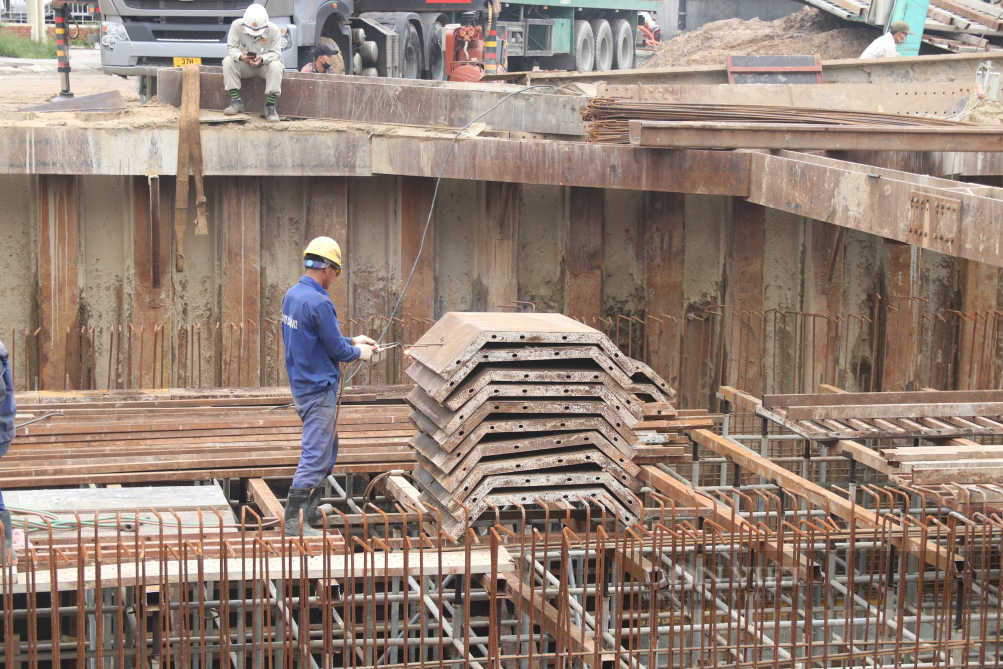 Thi công 3 ca, gấp rút đẩy nhanh tiến độ dự án trăm tỷ tại Đà Nẵng  - Ảnh 8.