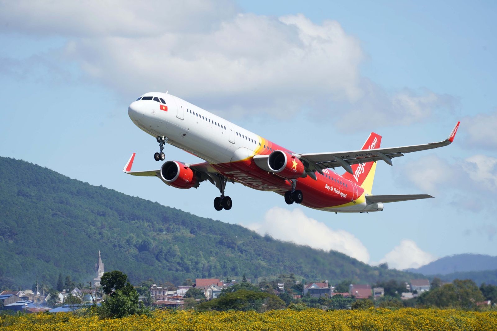 Một lần mua, trăm lần bay cùng thẻ bay Power Pass quyền lực của Vietjet - Ảnh 1.