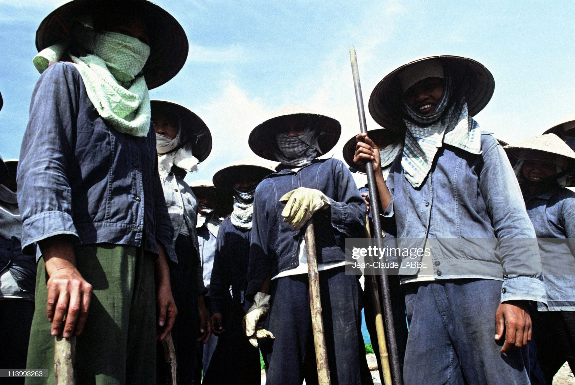 Ảnh để đời về phụ nữ Việt Nam năm 1994 - Ảnh 8.