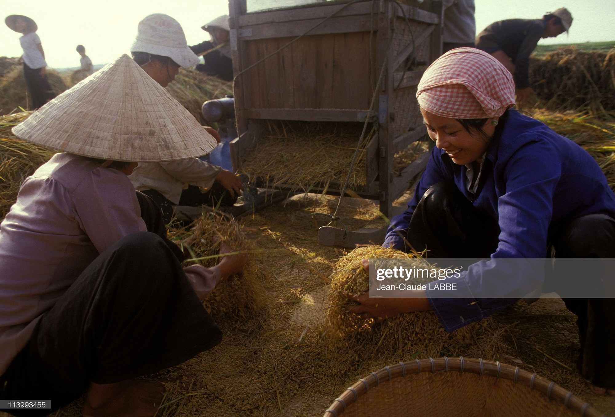 Ảnh để đời về phụ nữ Việt Nam năm 1994 - Ảnh 11.