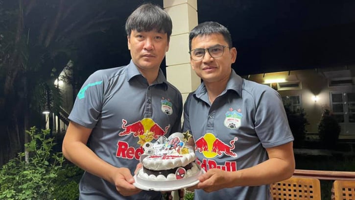 Rời HAGL, “cánh tay phải” của HLV Kiatisak gia nhập Hà Nội FC - Ảnh 2.
