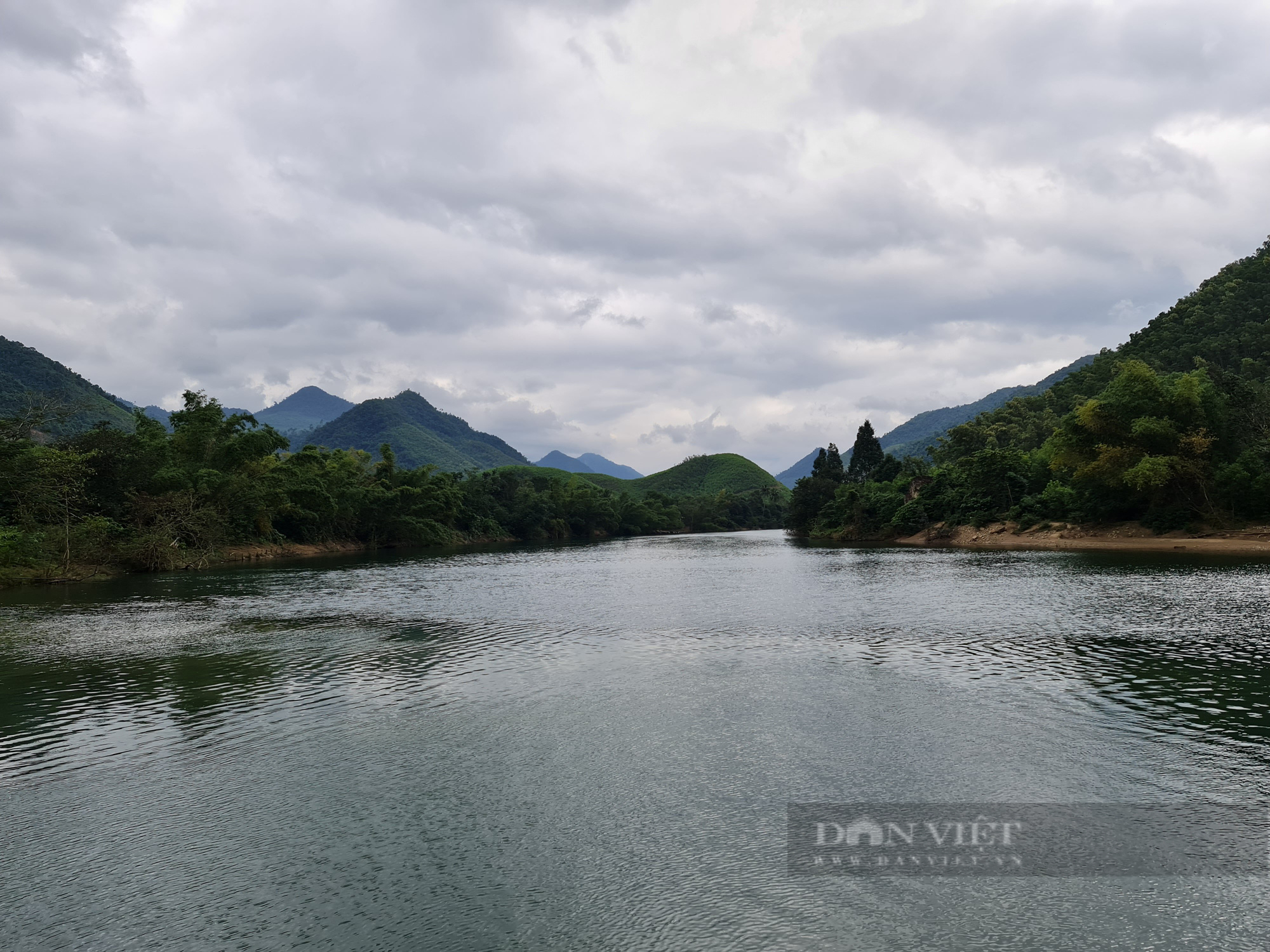 Đà Nẵng: Nguy cơ nhà bị nhấn chìm, người dân mới chỉ nhận đất tái định cư trên giấy - Ảnh 3.