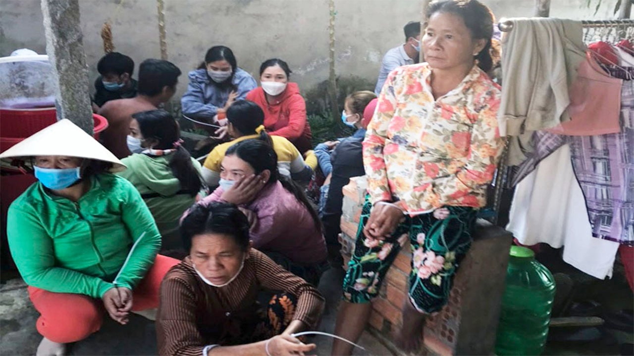 Đột kích sòng bạc ở Kiên Giang, Công an phát hiện 5 người dương tính với SARS-CoV-2 - Ảnh 1.