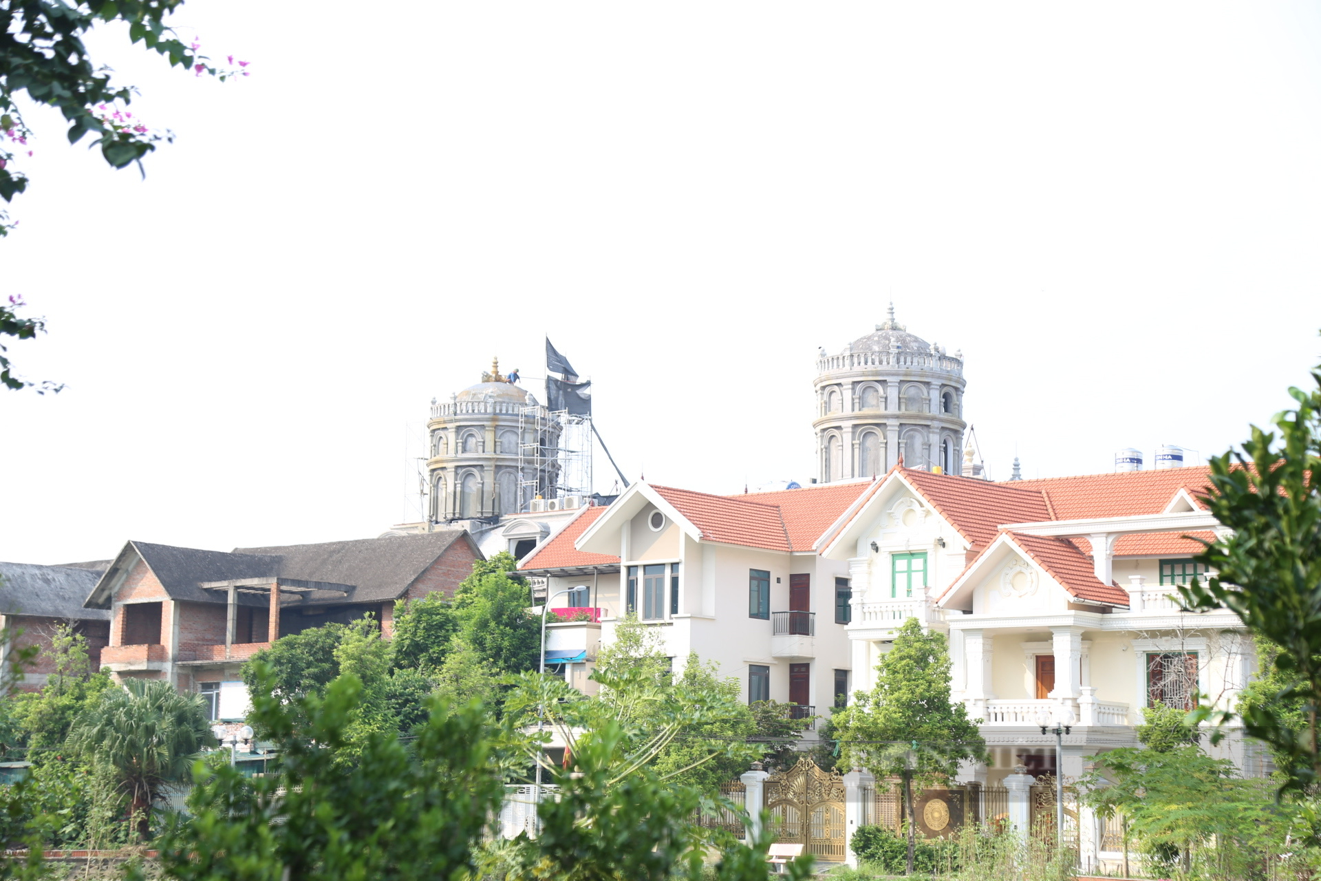 Huyện Thanh Trì (Hà Nội) nói gì về biệt thự sai phép, ba năm chưa xử lý xong? - Ảnh 3.