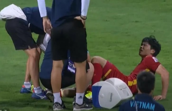 CHÙM ẢNH: ĐT Indonesia đam mê &quot;thi triển võ thuật&quot; trước ĐT Việt Nam - Ảnh 5.