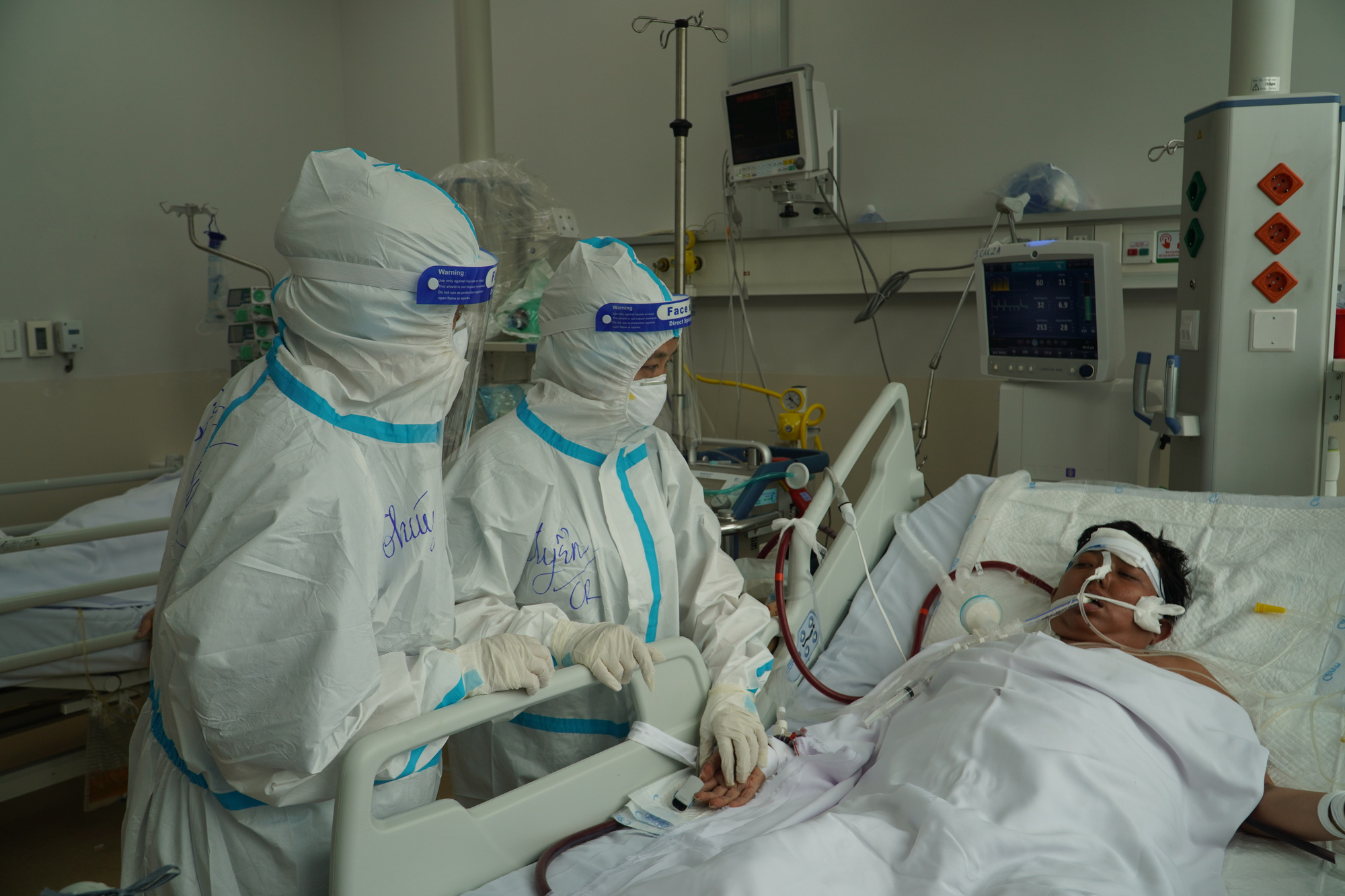 Tri ân tình nguyện viên tôn giáo tham gia chống dịch Covid-19: Khắc họa nét đẹp của &quot;đạo và đời&quot; - Ảnh 3.