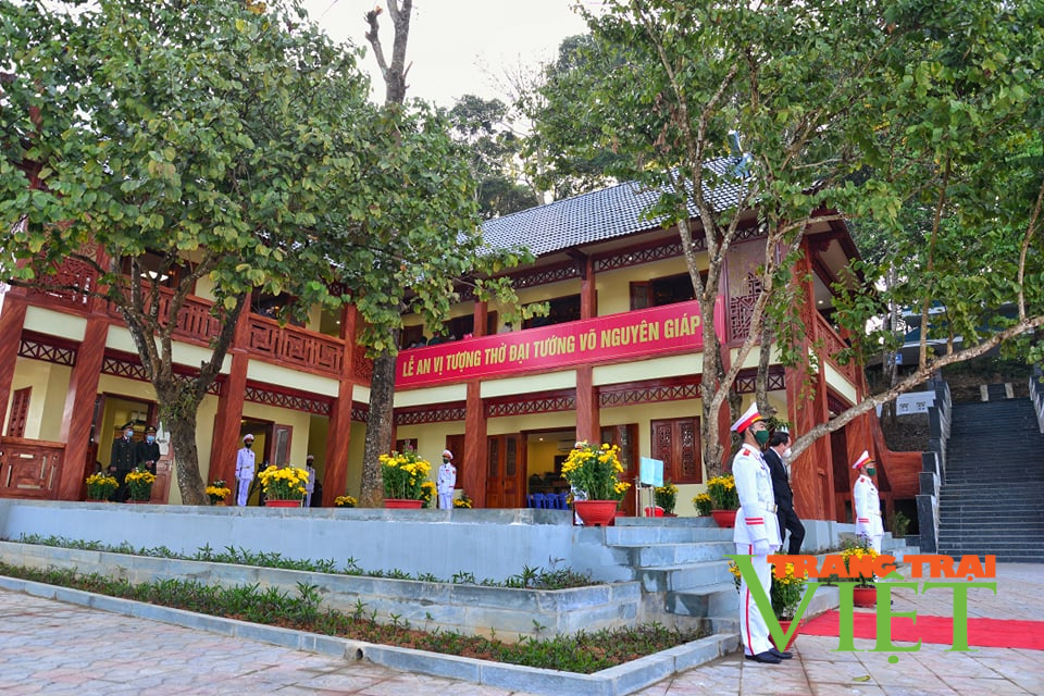 Điện Biên: Tổ chức an vị Tượng thờ Đại tướng Võ Nguyên Giáp tại Mường Phăng - Ảnh 4. Điện Biên: Tổ chức an vị Tượng thờ Đại tướng Võ Nguyên Giáp tại Mường Phăng - Ảnh 4.