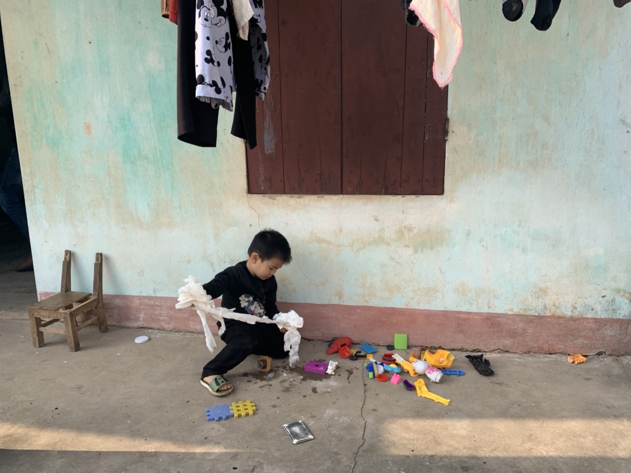 Xót thương hoàn cảnh “cùng cực&quot; - Ảnh 2.