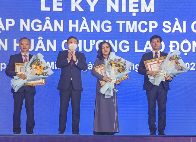 SACOMBANK đón nhận Huân chương Lao động hạng nhì vào dịp kỷ niệm 30 năm thành lập  - Ảnh 4.