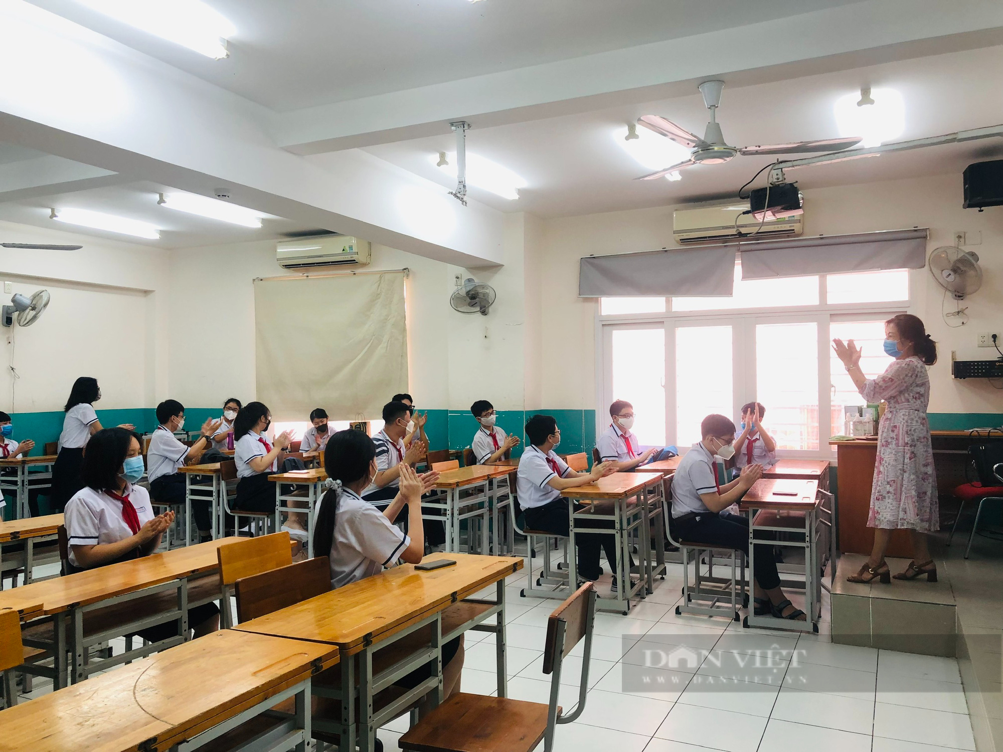 TP.HCM: Chính thức quyết định cho khối 7-12 học trực tiếp từ 4/1 - Ảnh 1.