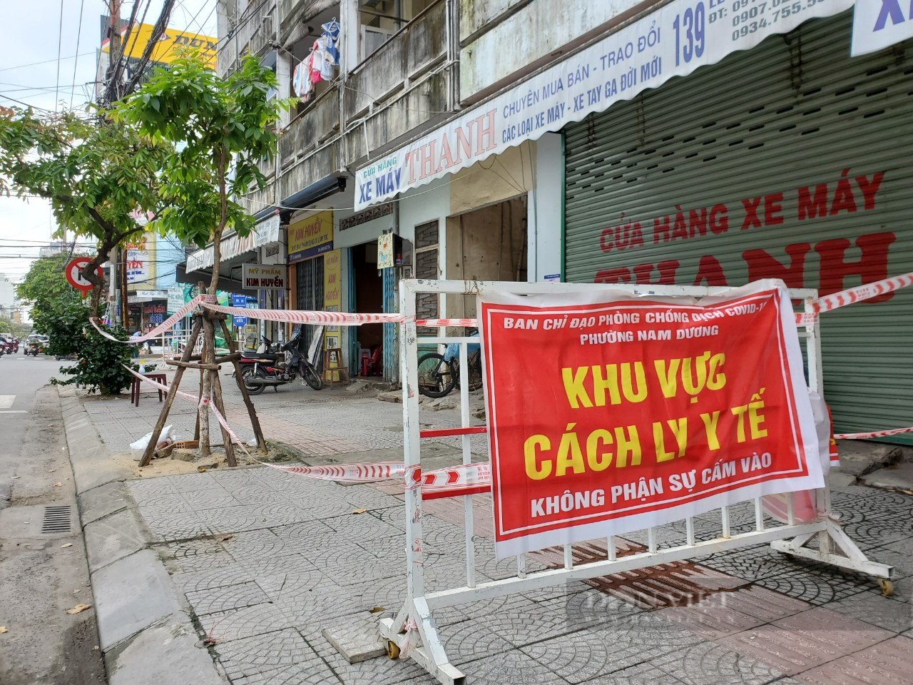 F0 liên tục tăng, Đà Nẵng giăng dây, dựng rào cách ly nhiều nơi - Ảnh 5.
