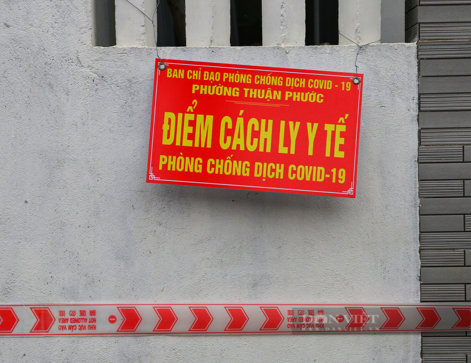 F0 liên tục tăng, Đà Nẵng giăng dây, dựng rào cách ly nhiều nơi - Ảnh 14.